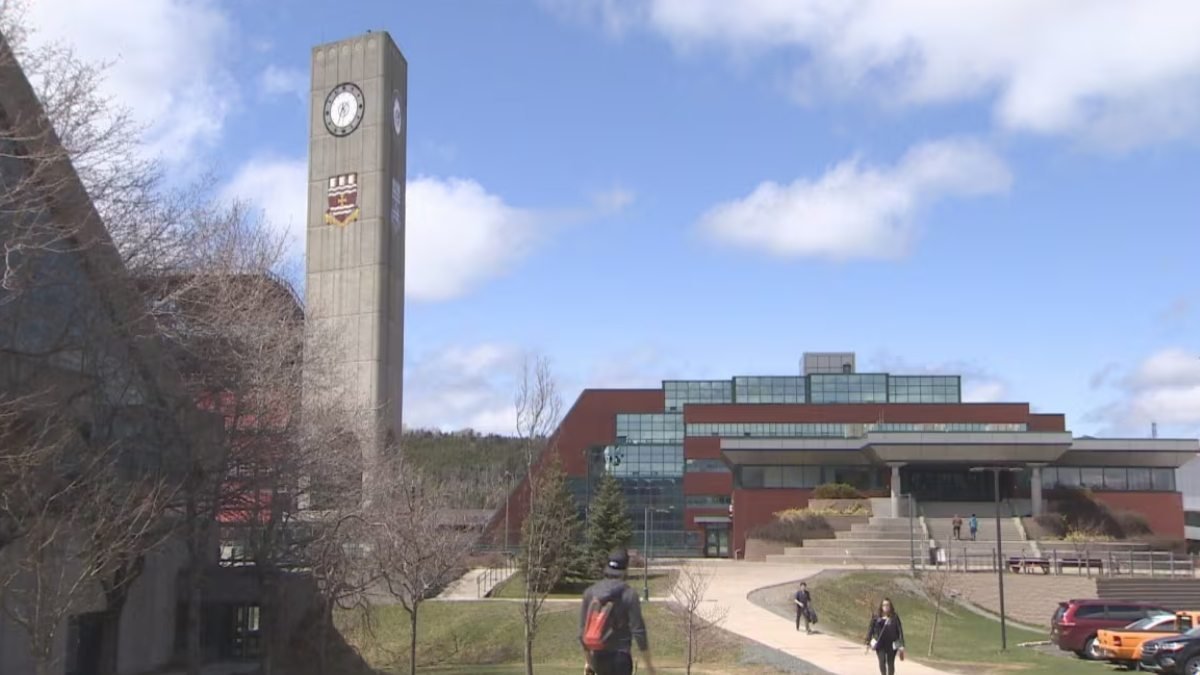 സാമ്പത്തിക പ്രതിസന്ധിയിൽ മെമ്മോറിയൽ യൂണിവേഴ്‌സിറ്റി; നിർദ്ദേശങ്ങളുമായി ജീവനക്കാർ രംഗത്ത്