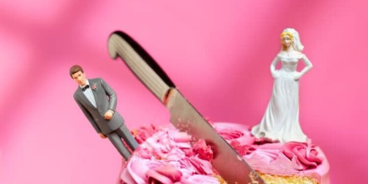 വിവാഹമോചന സമ്മാന പട്ടികകൾ: പുതിയ ജീവിതം തുടങ്ങാൻ ഒരു കൈത്താങ്ങ് 1 വിവാഹമോചന സമ്മാന പട്ടികകൾ: പുതിയ ജീവിതം തുടങ്ങാൻ ഒരു കൈത്താങ്ങ്