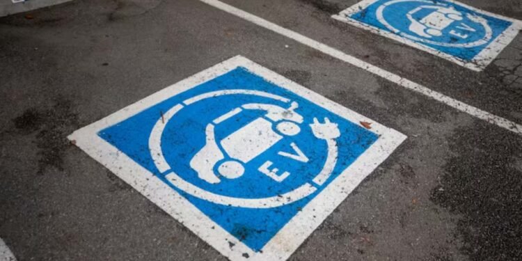 കാനഡയുടെ ഇലക്ട്രിക് വാഹന നയം പ്രതിസന്ധിയിലോ?