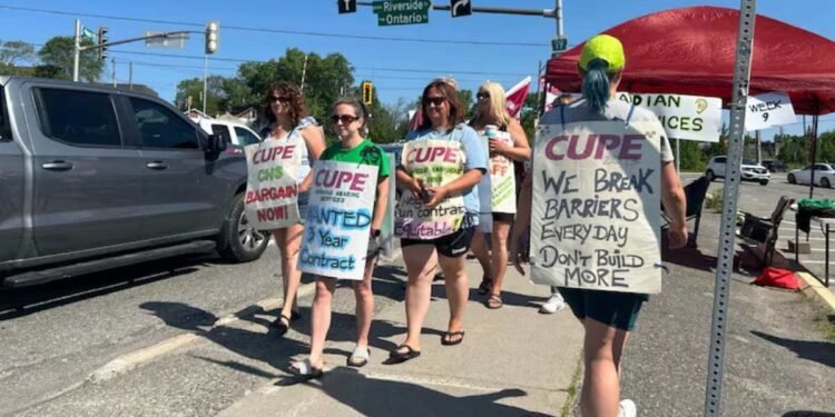 സമരം ഒത്തുതീർപ്പിലേക്ക്; കനേഡിയൻ ഹിയറിംഗ് സർവീസസും ജീവനക്കാരും തമ്മിൽ താൽക്കാലിക കരാർ! 1 സമരം ഒത്തുതീർപ്പിലേക്ക്; കനേഡിയൻ ഹിയറിംഗ് സർവീസസും ജീവനക്കാരും തമ്മിൽ താൽക്കാലിക കരാർ!