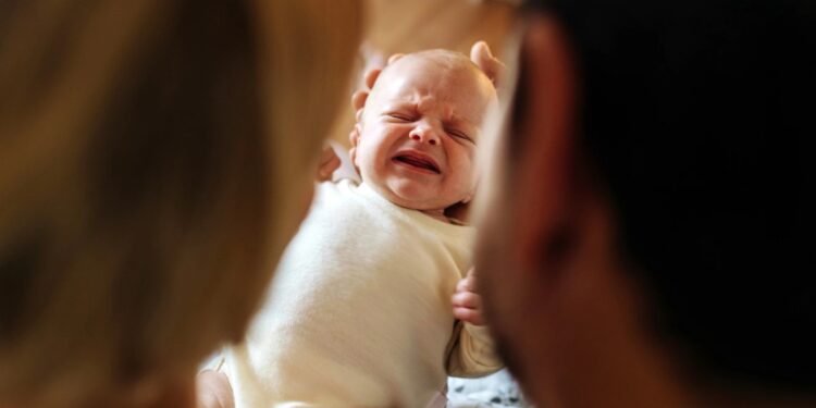 കുഞ്ഞു കരഞ്ഞാൽ ആദ്യം ഉണരുന്നത് അമ്മയോ അച്ഛനോ? പരമ്പരാഗത ധാരണകളെ തിരുത്തി പുതിയ പഠനം 1 കുഞ്ഞു കരഞ്ഞാൽ ആദ്യം ഉണരുന്നത് അമ്മയോ അച്ഛനോ? പരമ്പരാഗത ധാരണകളെ തിരുത്തി പുതിയ പഠനം