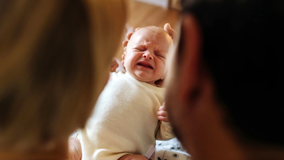 കുഞ്ഞു കരഞ്ഞാൽ ആദ്യം ഉണരുന്നത് അമ്മയോ അച്ഛനോ? പരമ്പരാഗത ധാരണകളെ തിരുത്തി പുതിയ പഠനം