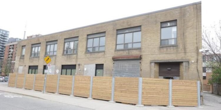 ഷെൽട്ടറുകളുടെ സ്ഥലം തെരഞ്ഞെടുത്തത് രഹസ്യമായോ? ടൊറന്റോയിൽ പ്രതിഷേധം ഉയരുന്നു! 1 ഷെൽട്ടറുകളുടെ സ്ഥലം തെരഞ്ഞെടുത്തത് രഹസ്യമായോ? ടൊറന്റോയിൽ പ്രതിഷേധം ഉയരുന്നു!