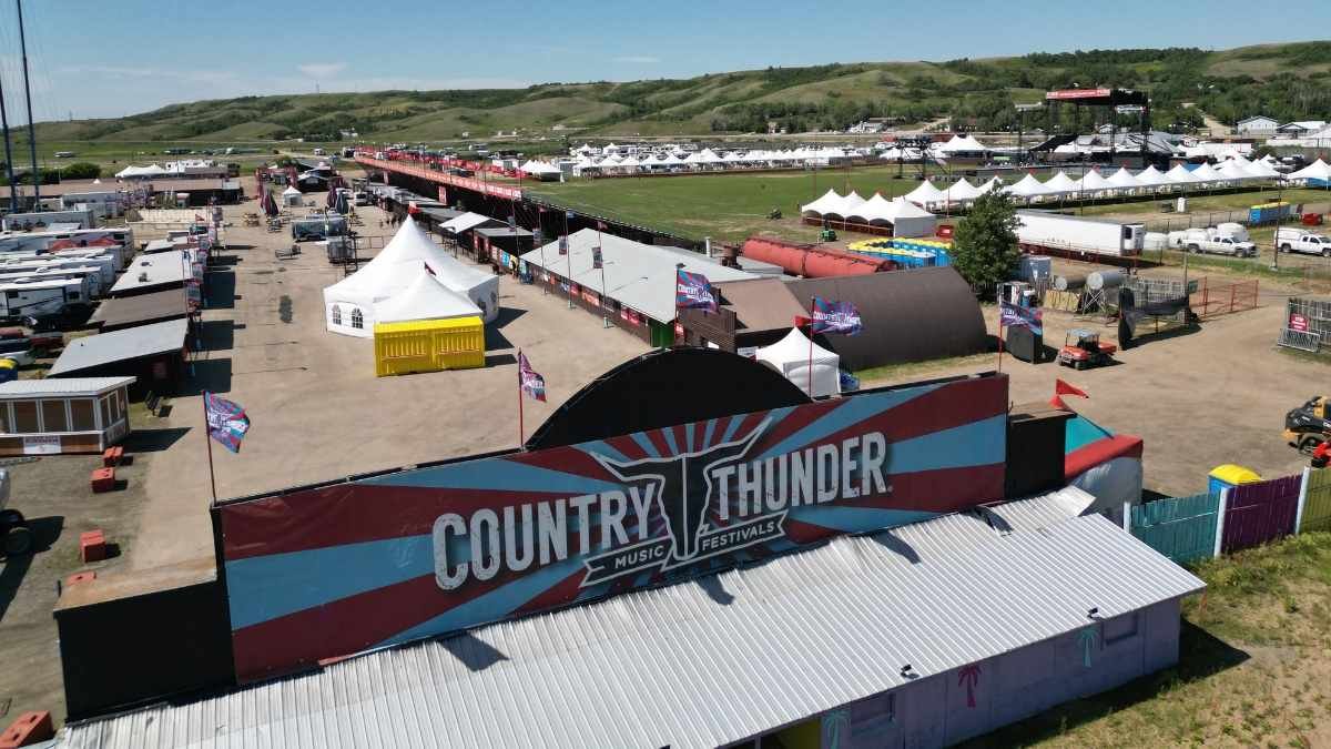 സാസ്‌കാച്ചെവാനിലെ ക്രേവൻ സംഗീതോത്സവത്തിന് വർണ്ണാഭമായ തുടക്കം; ആരാധകർ ആവേശത്തിൽ!