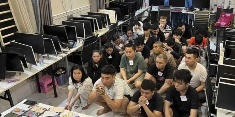 സൈബർ തട്ടിപ്പുകൾക്കെതിരെ കംബോഡിയയുടെ വൻ നീക്കം: ആയിരത്തിലധികം പേർ അറസ്റ്റിൽ