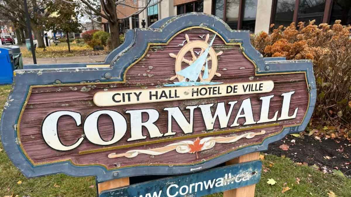 തലയ്ക്ക് മുകളിൽ താരിഫ്: ഫർണിച്ചർ ഫാക്ടറിക്ക് പൂട്ട് വീഴുന്നു: തൊഴിൽ നഷ്ട ഭീഷണിയിൽ മുന്നൂറോളം പേർ