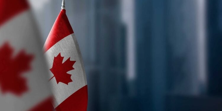 എക്സ്പ്രസ് എൻട്രി ഹെൽത്ത് കെയർ ഡ്രോ: 4,000 അപേക്ഷകർക്ക് ഇൻവിറ്റേഷൻ, CRS സ്കോർ 475 1 canada flag