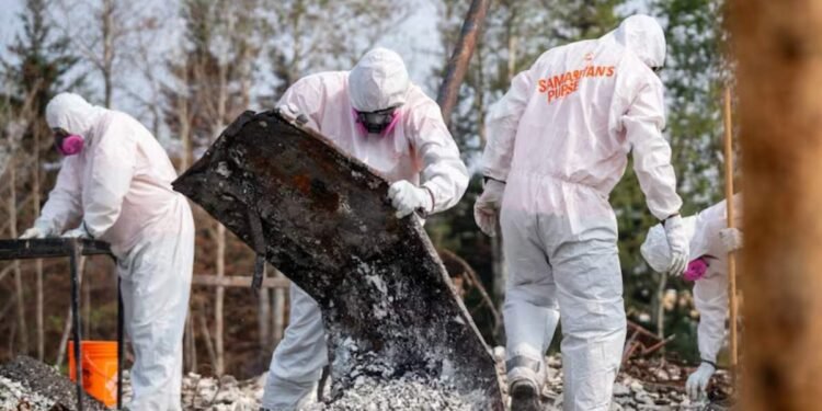 പ്രിയപ്പെട്ടതെല്ലാം ചാരത്തിൽ നിന്ന് വീണ്ടെടുക്കും; സാസ്കച്ചെവാനിൽ സഹായഹസ്തവുമായി ’സമരിറ്റൻസ് പേഴ്സ്’ 1 searching