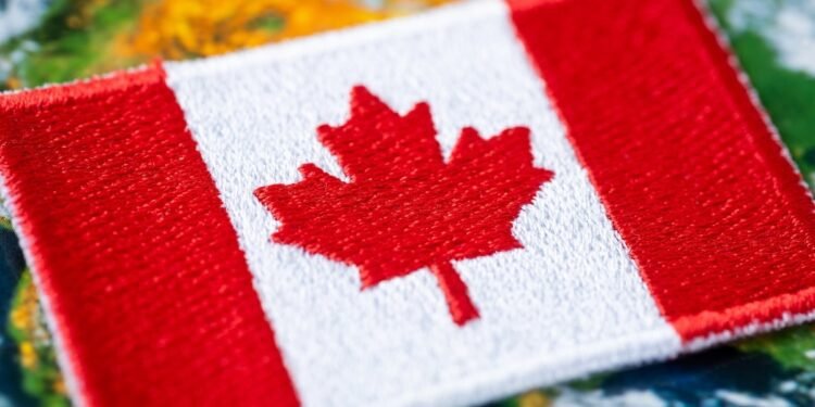 കാനഡയിലേക്ക് കുടിയേറാനുള്ള അപേക്ഷകൾ കുമിഞ്ഞുകൂടുന്നു: പഠനാനുമതിയിൽ മാത്രം പുരോഗതി, മറ്റ് വിഭാഗങ്ങളിൽ കാലതാമസം! 1 canada flag
