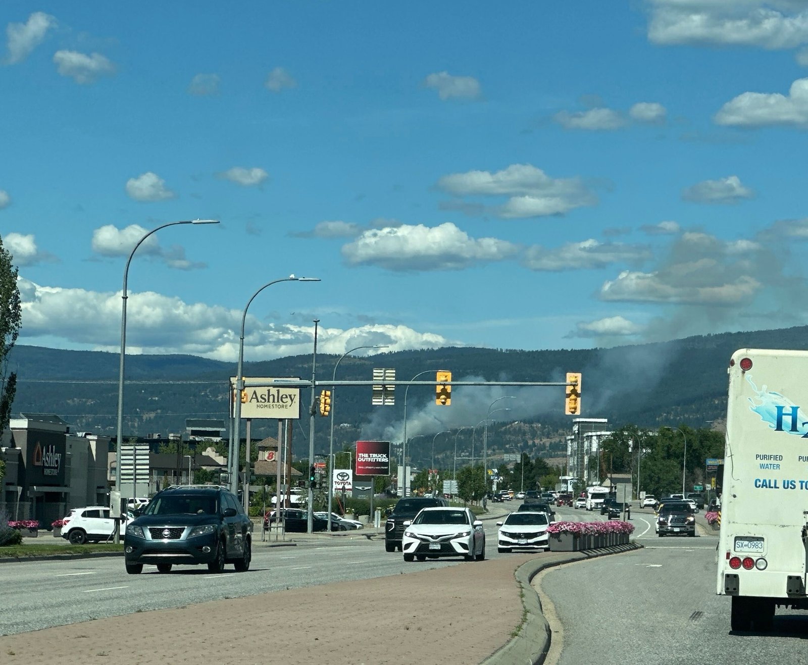 കെലോനയിൽ കാട്ടുതീ കെട്ടടങ്ങി; വിമാനങ്ങൾ വീണ്ടും ചിറകു വിരിച്ചു!, ജനജീവിതം സാധാരണ നിലയിലേക്ക്