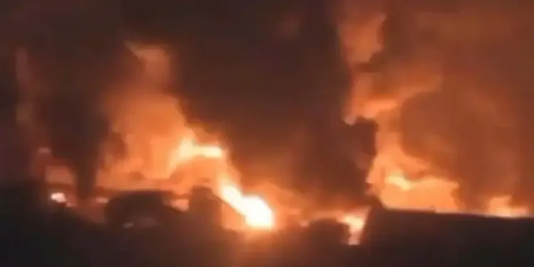 വീണ്ടും യുദ്ധഭീതി: യെമനിൽ ഇസ്രായേൽ ആക്രമണം, ഗൾഫ് മേഖലയിൽ ആശങ്ക 1 വീണ്ടും യുദ്ധഭീതി: യെമനിൽ ഇസ്രായേൽ ആക്രമണം, ഗൾഫ് മേഖലയിൽ ആശങ്ക