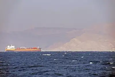 ചെങ്കടലിൽ കപ്പൽ ആക്രമിച്ച് ആയുധധാരികൾ, തിരിച്ചടിച്ച് സുരക്ഷാ സംഘം; സംഘർഷം തുടരുന്നു