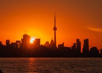 കാനഡയിൽ കനത്ത ചൂട്: ഒന്റാറിയോ മുതൽ ന്യൂഫൗണ്ട്ലാൻഡ് വരെ ജാഗ്രതാ നിർദ്ദേശം!