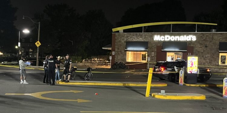 വുഡ്‌ബൈൻ പാർക്കിന് സമീപം കൗമാരക്കാരനെ കുത്തിക്കൊന്നു; പ്രതിക്കായി അന്വേഷണം തുടരുന്നു