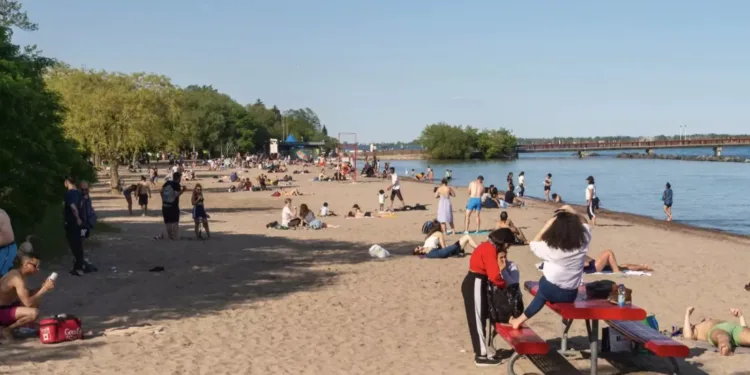 ചുട്ടുപൊള്ളും! ഒട്ടാവയിൽ ഉഷ്ണതരംഗം തുടരുന്നു; ജാ​ഗ്രതാ നിർദേശം