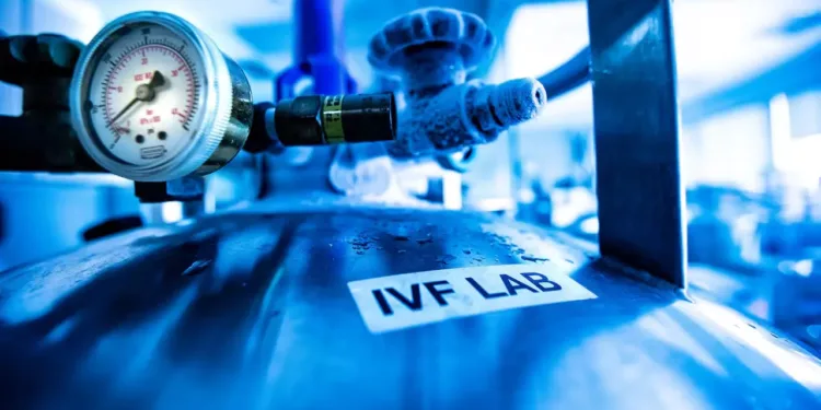 കുഞ്ഞിക്കാലുകാണാൻ കാത്തിരിക്കുകയാണോ? ബി.സി.യിൽ സർക്കാർ സഹായത്തോടെ IVF പദ്ധതി