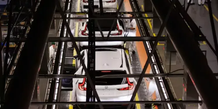 കാത്തിരുന്ന വാർത്തയെത്തി! കാനഡയുടെ വ്യാപാരക്കമ്മി കുത്തനെ കുറഞ്ഞു, സാമ്പത്തിക തിരിച്ചുവരവിന്റെ സൂചനകളോ? 1 കാത്തിരുന്ന വാർത്തയെത്തി! കാനഡയുടെ വ്യാപാരക്കമ്മി കുത്തനെ കുറഞ്ഞു, സാമ്പത്തിക തിരിച്ചുവരവിന്റെ സൂചനകളോ?