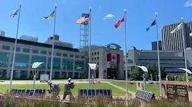 ഓട്ടാവ സിറ്റി ഹാളിൽ യു.എസ്. പതാക ഉയർത്തി: സൗഹൃദത്തിൻ്റെ സ്വാതന്ത്ര്യദിനാഘോഷം!