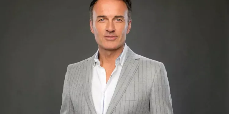 പ്രശസ്ത നടൻ ജൂലിയൻ മക്‌മഹൺ അന്തരിച്ചു