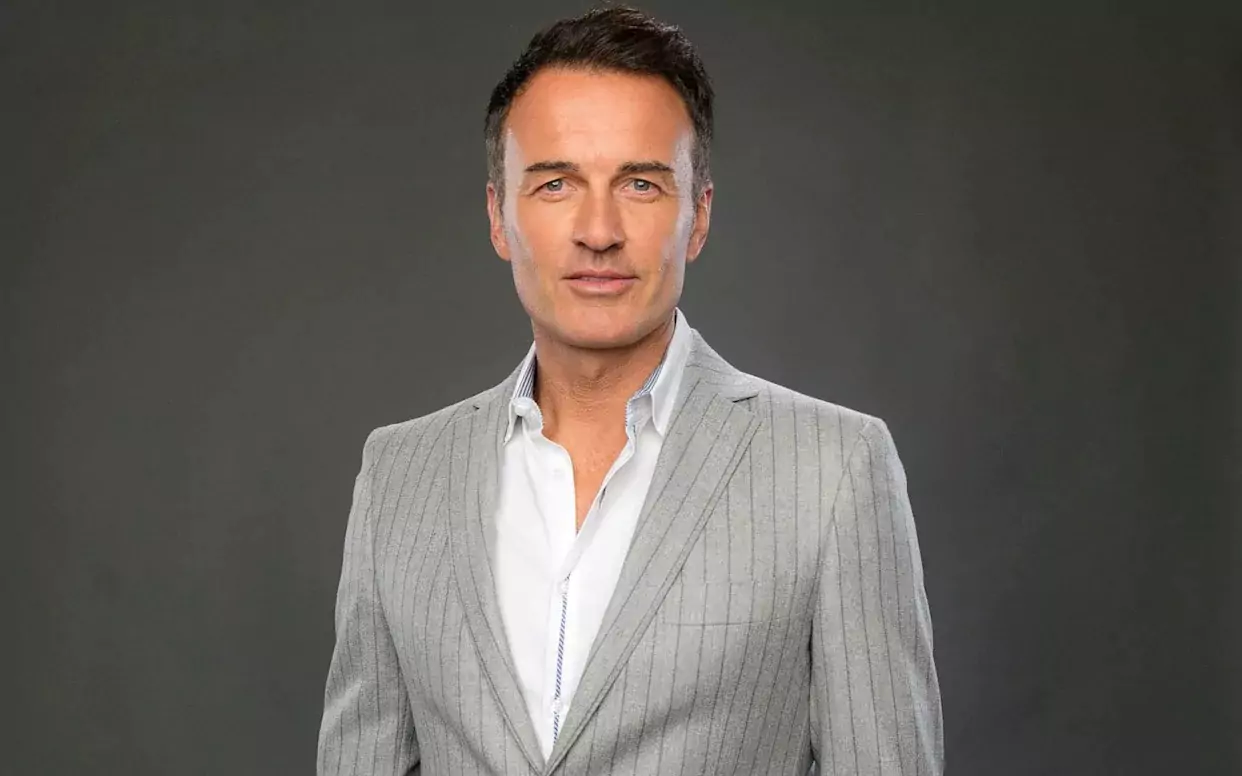 പ്രശസ്ത നടൻ ജൂലിയൻ മക്‌മഹൺ അന്തരിച്ചു