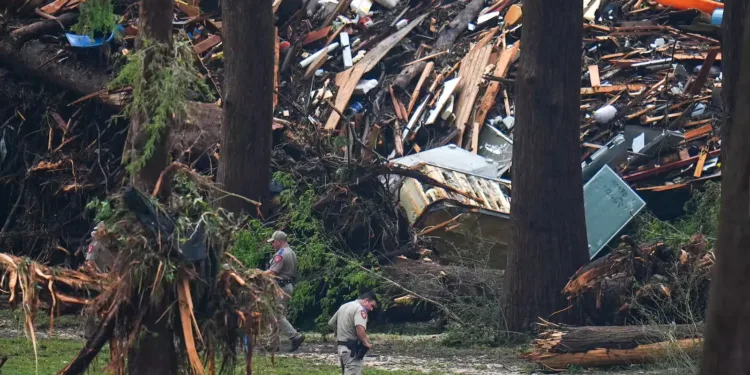 ടെക്സസ് പ്രളയക്കെടുതി: 14 കുട്ടികളടക്കം 37 മരണം സ്ഥിരീകരിച്ചു, കാണാതായവരെ കണ്ടെത്താൻ തീവ്രശ്രമം