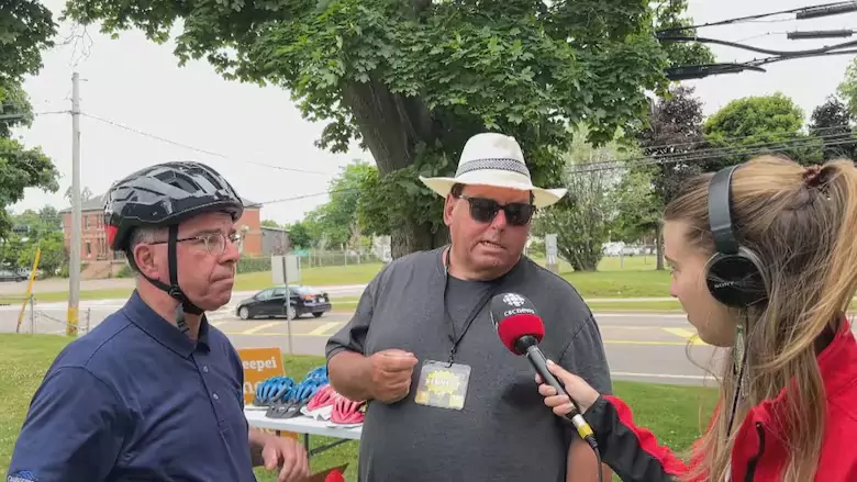 തലക്കുമേൽ ഒരു സുരക്ഷാകവചം: ഹെൽമറ്റ് നിർബന്ധമാക്കി ചാർലറ്റൗൺ