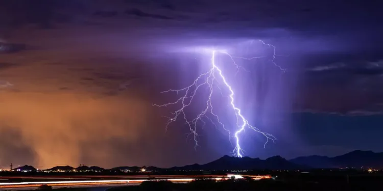 മിന്നൽ പ്രളയ സാധ്യത; ടൊറന്റോയിൽ കനത്ത ഇടിമിന്നൽ മുന്നറിയിപ്പ്