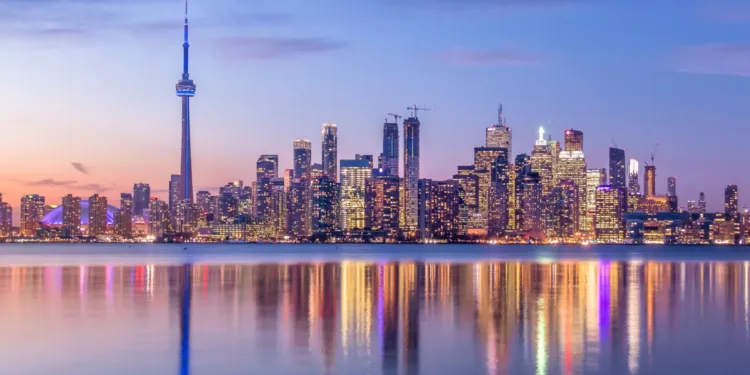 കാനഡയിലേക്ക് മടങ്ങുന്നവരുടെ എണ്ണം കുറയുന്നു; അമേരിക്കൻ സന്ദർശകരുടെ വരവ് തടസ്സമില്ലാതെ തുടരുന്നു