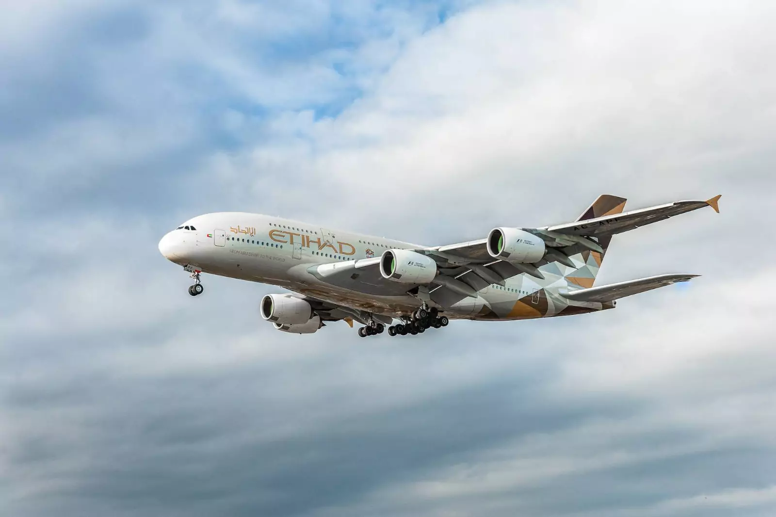 ആകാശയാത്രയിലെ അപ്രതീക്ഷിത ട്വിസ്റ്റ്: എമിറേറ്റ്സ് എ380 ടൊറന്റോയിലേക്ക് തിരികെ