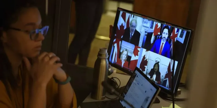 വിവർത്തകരുടെ ഭാവിയെന്ത്? പാർലമെൻ്റിലെ പുതിയ കരാർ വ്യവസ്ഥകൾക്കെതിരെ പ്രതിഷേധം ശക്തം!