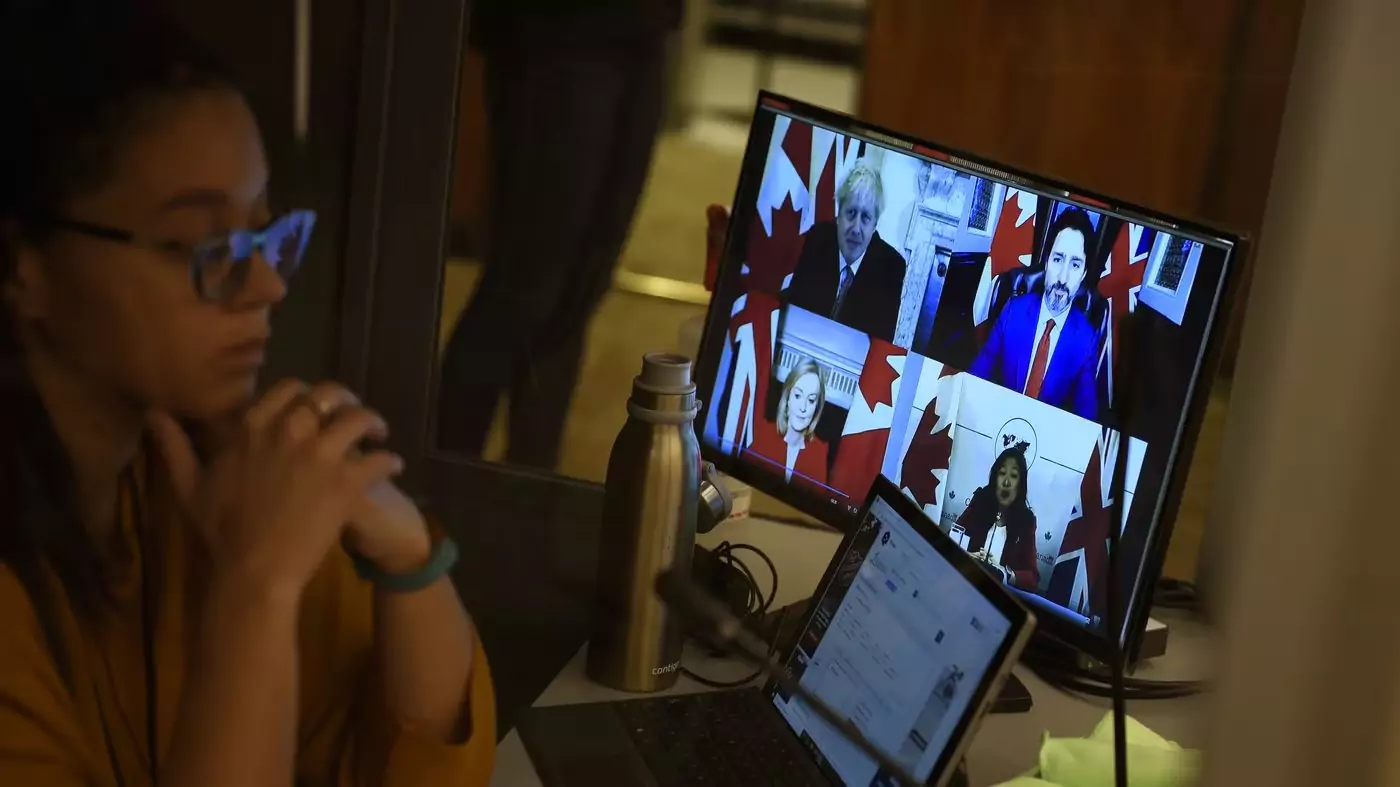 വിവർത്തകരുടെ ഭാവിയെന്ത്? പാർലമെൻ്റിലെ പുതിയ കരാർ വ്യവസ്ഥകൾക്കെതിരെ പ്രതിഷേധം ശക്തം!