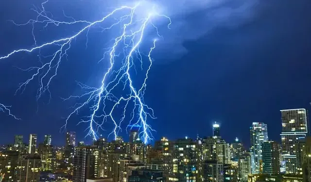 ആശ്വാസമായി മഴ, എന്നാൽ ജാഗ്രത വേണം! മാരിടൈംസിൽ ഇടിമിന്നലിന് സാധ്യത 1 thunder storm