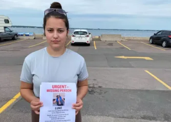 34-കാരനായ കയാക്കറിനായുള്ള തിരച്ചിൽ തുടരുന്നു; ഷെഡിയാക്ക് തീരത്ത് കണ്ണീരോടെ കുടുംബം