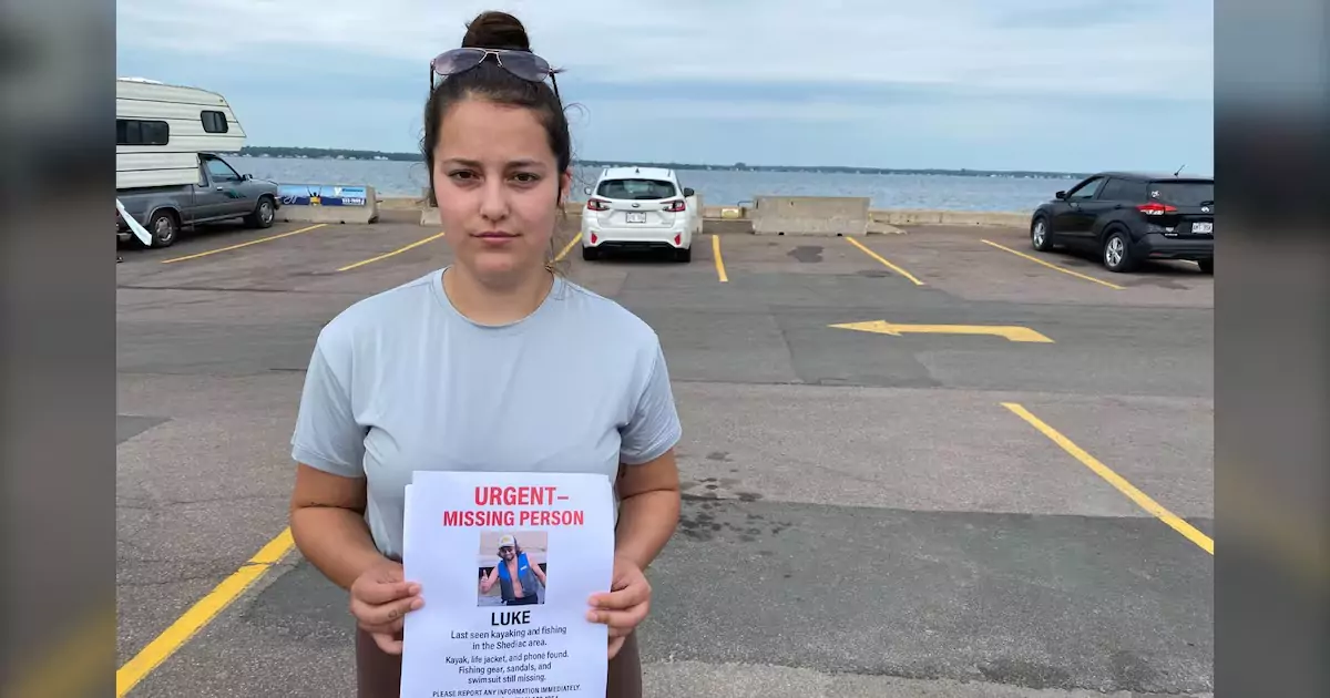 34-കാരനായ കയാക്കറിനായുള്ള തിരച്ചിൽ തുടരുന്നു; ഷെഡിയാക്ക് തീരത്ത് കണ്ണീരോടെ കുടുംബം