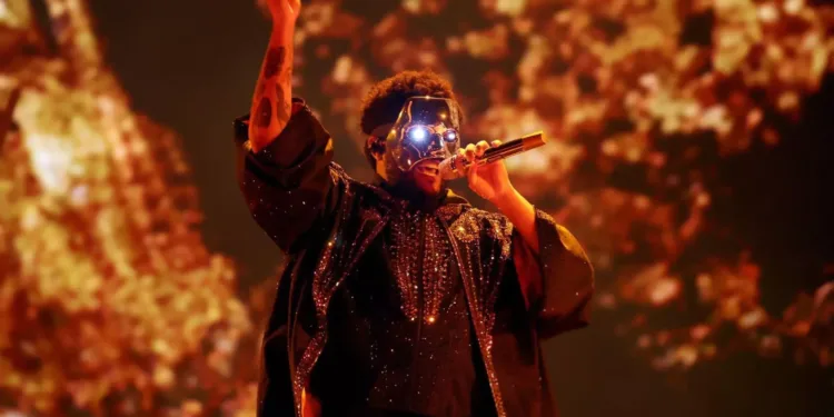 ദി വീക്കെൻഡ് യുഗത്തിന് വിരാമം; ജന്മനാട്ടിൽ ആബേൽ ടെസ്ഫായെ വേറിട്ട പ്രകടനവുമായി മടങ്ങി 1 ദി വീക്കെൻഡ് യുഗത്തിന് വിരാമം; ജന്മനാട്ടിൽ ആബേൽ ടെസ്ഫായെ വേറിട്ട പ്രകടനവുമായി മടങ്ങി