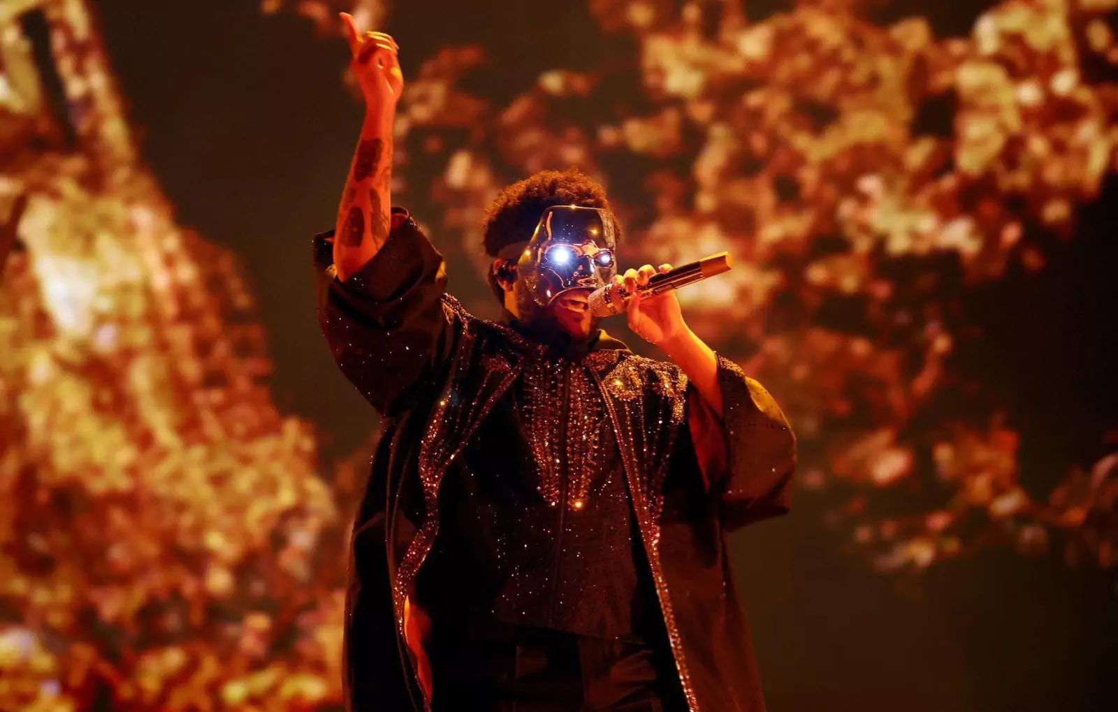 ദി വീക്കെൻഡ് യുഗത്തിന് വിരാമം; ജന്മനാട്ടിൽ ആബേൽ ടെസ്ഫായെ വേറിട്ട പ്രകടനവുമായി മടങ്ങി