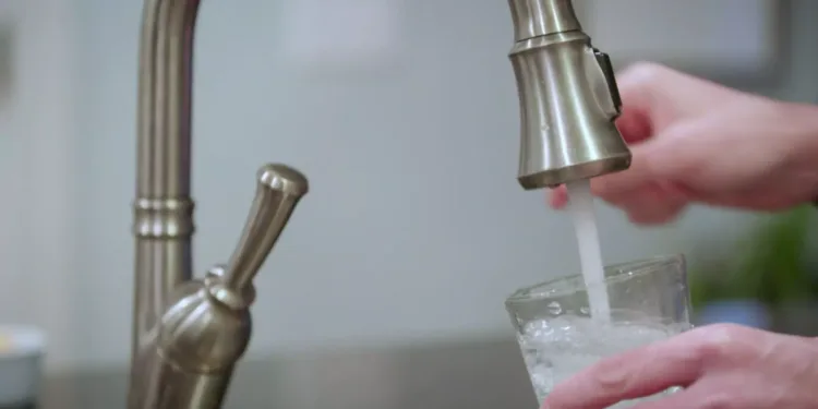 കാനഡയുടെ കുടിവെള്ളത്തിൽ 'ഫോർഎവർ കെമിക്കൽസ്' ഭീഷണി: നീക്കം ചെയ്യുന്നതിൽ വെല്ലുവിളി 1 water