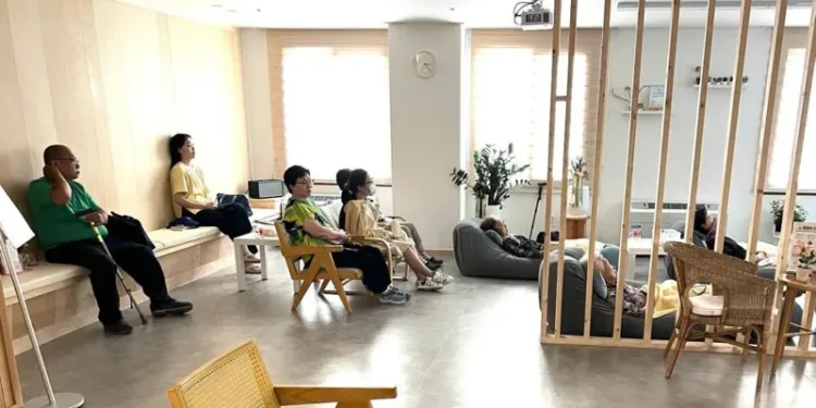 The stores, which resemble a living room at home, offer comfort and company