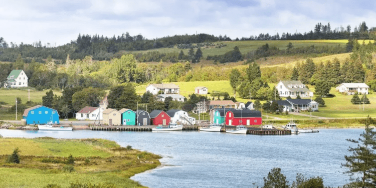 ഗ്രാമീണ മേഖലകളിൽ സ്ഥിരതാമസത്തിന് വഴി തുറന്ന് RCIP പദ്ധതി; തൊഴിലുടമകളുടെ പട്ടിക പുറത്തിറക്കി മൂന്ന് പ്രധാന മേഖലകൾ 1 rural area of canada