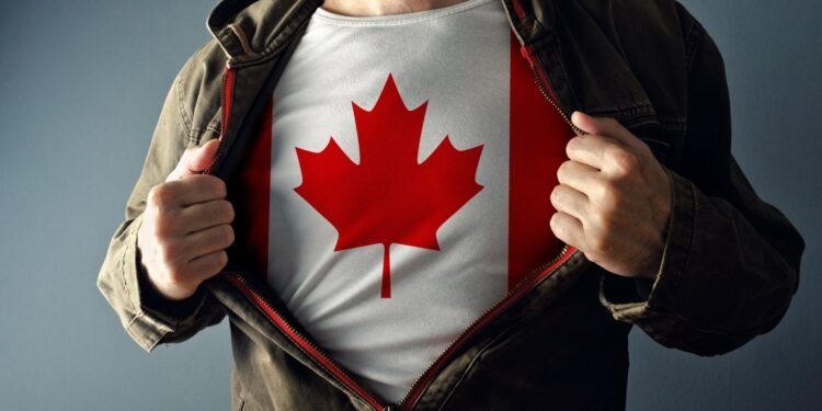 കാനഡയിൽ കുടിയേറ്റത്തിനെതിരെ പ്രതിഷേധം: വിദേശികൾക്ക് രൂക്ഷ വിമർശനവും വിദ്വേഷ പരാമർശങ്ങളും 1 canada flag t shirt