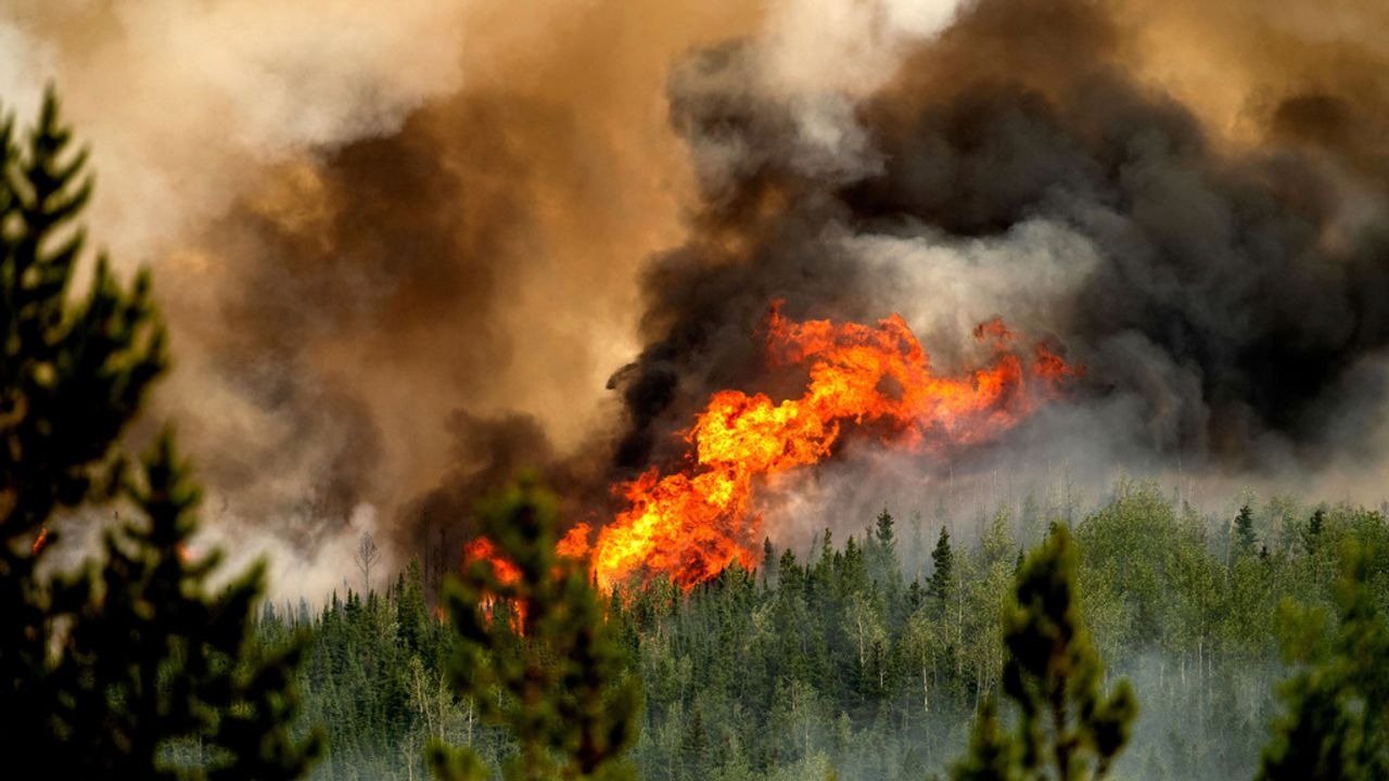 കാട്ടുതീയിൽ വലഞ്ഞ് ജനങ്ങൾ: ബി.സി.യിലും മാനിറ്റോബയിലും ആശങ്ക