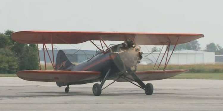 ഒട്ടാവയിൽ നല്ലൊരു ലക്ഷ്യത്തിനായി ആകാശത്ത് വിസ്മയം തീർത്ത് വിന്റേജ് വിമാനങ്ങൾ
