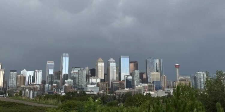 കാലാവസ്ഥ മാറുന്നു; കാൽഗറിയിൽ ശക്തമായ കാറ്റും മഴയും ഉണ്ടാകുമെന്ന് മുന്നറിയിപ്പ് 1 കാലാവസ്ഥ മാറുന്നു; കാൽഗറിയിൽ ശക്തമായ കാറ്റും മഴയും ഉണ്ടാകുമെന്ന് മുന്നറിയിപ്പ്