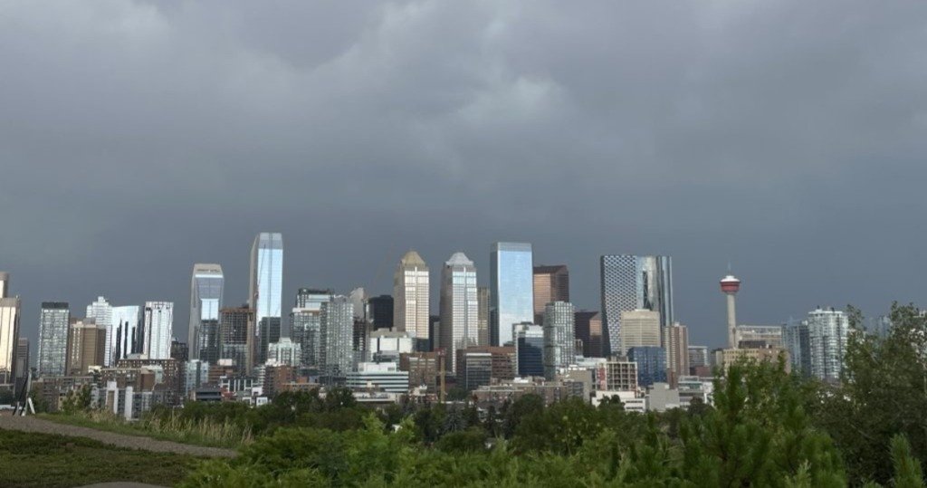 കാലാവസ്ഥ മാറുന്നു; കാൽഗറിയിൽ ശക്തമായ കാറ്റും മഴയും ഉണ്ടാകുമെന്ന് മുന്നറിയിപ്പ്