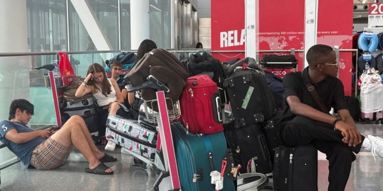 യാത്രക്കാരുടെ ദുരിതം: എയർ കാനഡ സമരത്തിൽ വലഞ്ഞ് ഉപഭോക്താക്കൾ