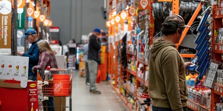 കാനഡയുടെ വീട് നിർമ്മാണ മേഖല പ്രതിസന്ധിയിൽ; ഹോം ഡിപ്പോ വില ഉയർത്തുന്നു