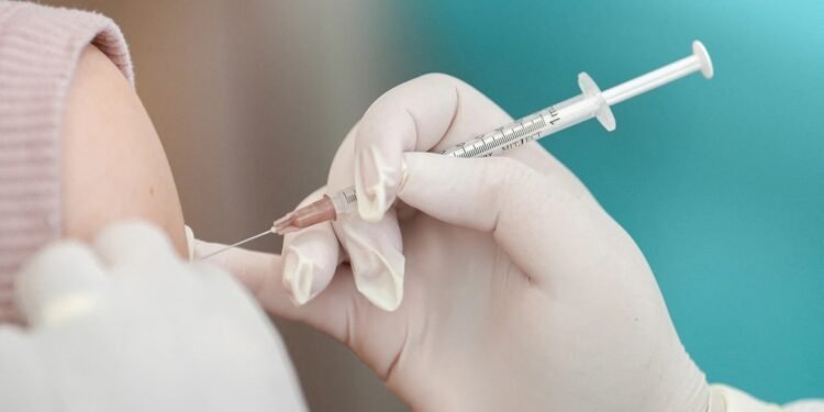 കോവിഡ് ഒരു ഗുരുതര രോഗം തന്നെ; കാനഡയിൽ പുതിയ വാക്സിനുകൾക്ക് അംഗീകാരം