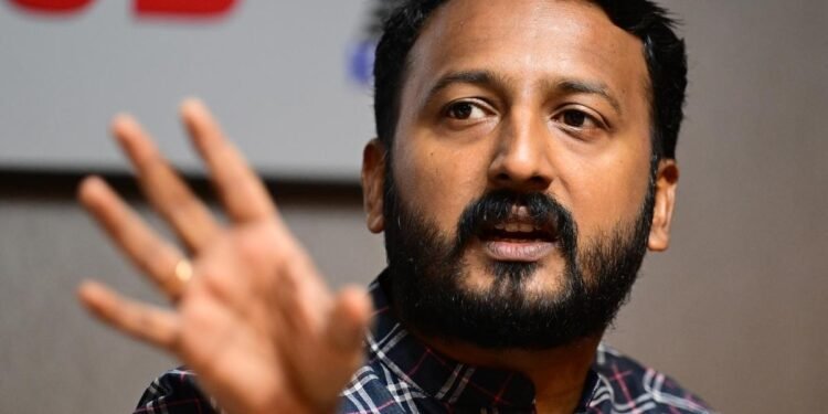 അച്ചടക്ക നടപടി: ലൈംഗിക ആരോപണത്തിൽ രാഹുൽ മാങ്കൂട്ടത്തിലിന് സസ്പെൻഷൻ; എംഎൽഎ സ്ഥാനം രാജി വെക്കില്ല 1 അച്ചടക്ക നടപടി: ലൈംഗിക ആരോപണത്തിൽ രാഹുൽ മാങ്കൂട്ടത്തിലിന് സസ്പെൻഷൻ; എംഎൽഎ സ്ഥാനം രാജി വെക്കില്ല