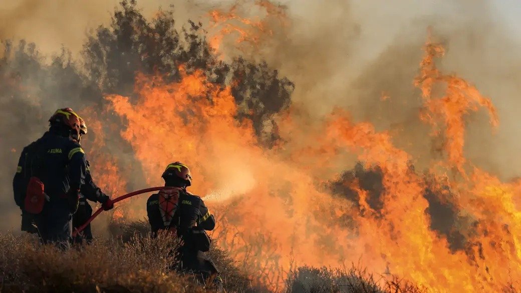 കാനഡയിലെ നോവ സ്കോഷ്യയിൽ കാട്ടുതീ രൂക്ഷം; കൂടുതൽ ആളുകളെ ഒഴിപ്പിച്ചു, വ്യോമ പ്രതിരോധം ശക്തമാക്കി