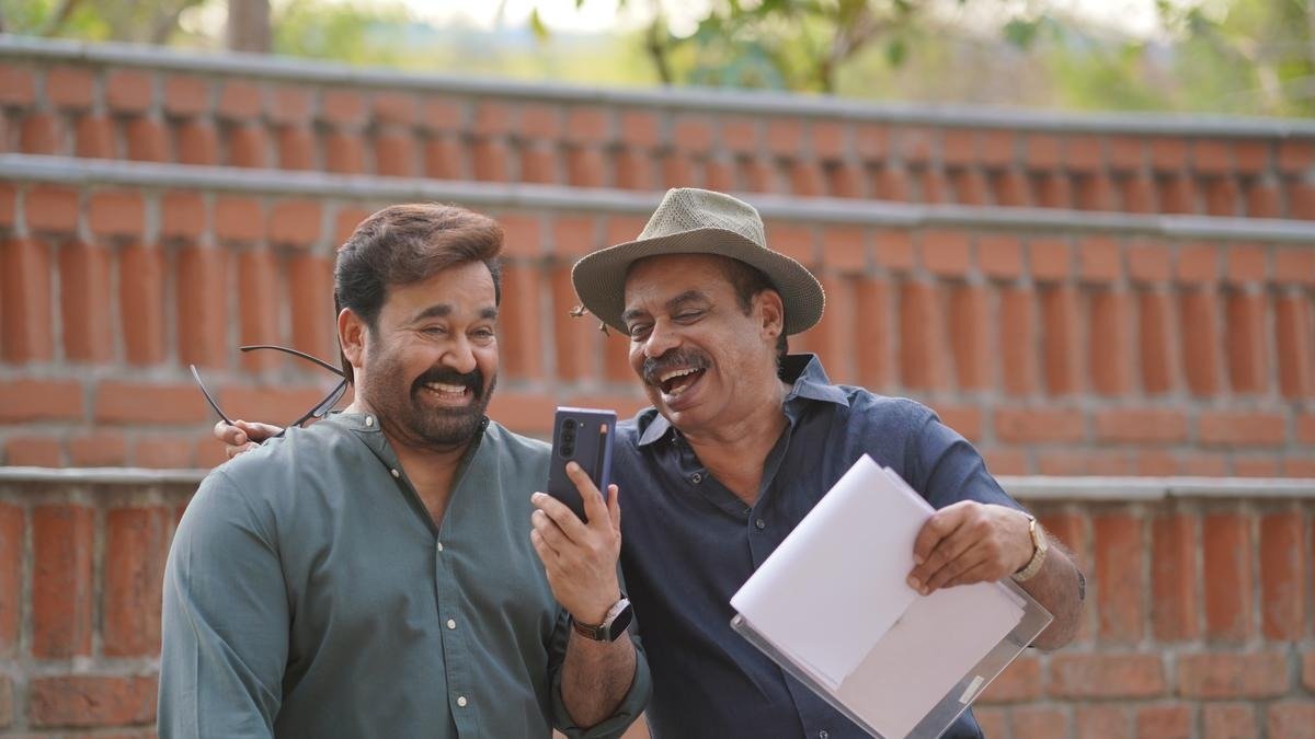 മോഹൻലാൽ – സത്യൻ അന്തിക്കാട് ചിത്രം ‘ഹൃദയപൂർവ്വം’ ഓണം റിലീസിന്; കേരളത്തിൽ 235 സ്ക്രീനുകളിൽ പ്രദർശനത്തിനെത്തും